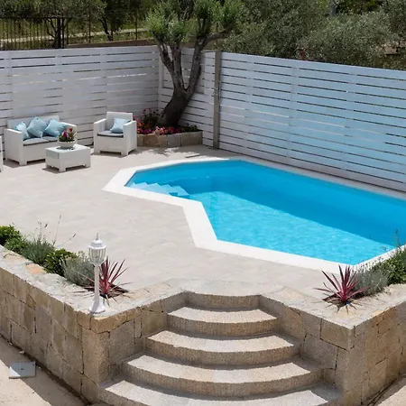 Dicciosu 4* بودوني